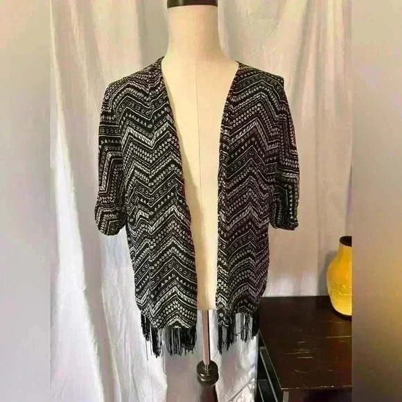 French Laundry 100% Rayon Black&white Short Tasseled Open Front Kimono. Sz M. - Picture 1 of 6